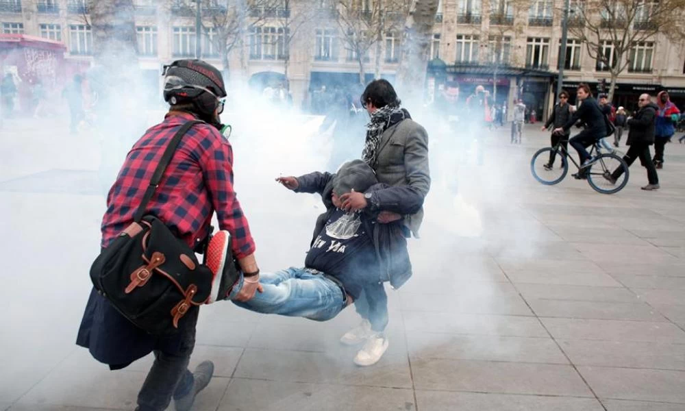 "Φλέγεται" το Παρίσι μετά τις νέες αντικυβερνητικές διαδηλώσεις